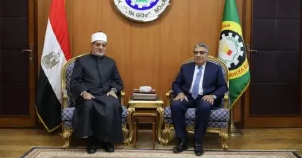 محافظ الدقهلية يستقبل المفتى فى إطار احتفال جامعة المنصورة بعيد العلم