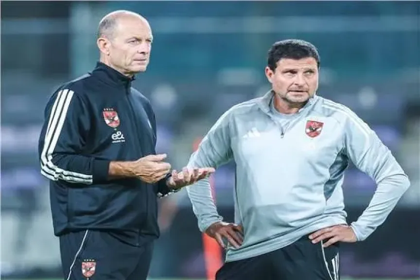 توروب يحاضر لاعبي الأهلي قبل التحرك لملعب نهائي السوبر المصري