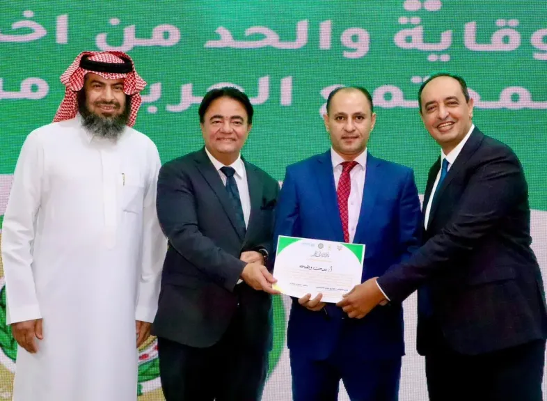 جامعة الدول العربية تكرم مدحت وهبه المستشار الإعلامي لصندوق مكافحة وعلاج الإدمان تقديرا لجهوده
