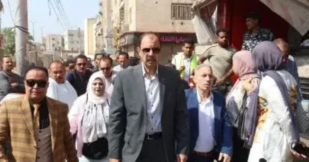 محافظ سوهاج يتفقد مقر اللجان الانتخابية لمجلس النواب