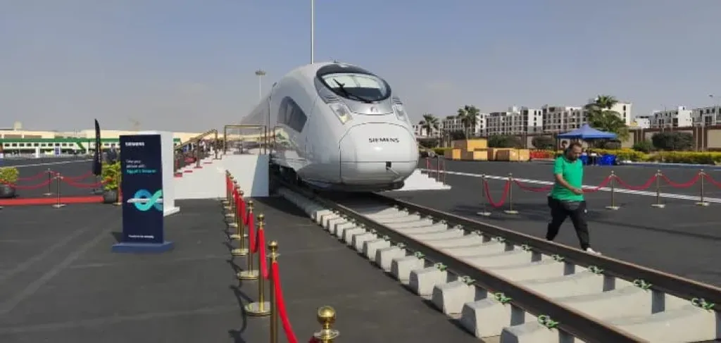 معرض TransMEA يعرض النسخة الأولى للقطار الكهربائي السريع فيلارو.. سرعته 250 كم ويسع 479 راكبا