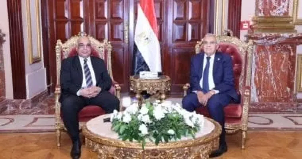 وزير العدل يزور رئيس مجلس الشيوخ لتهنئته بتولى منصبه