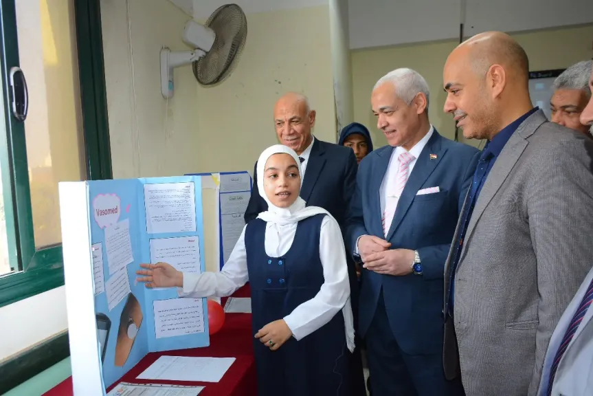 جامعة أسيوط تشارك في تحكيم مشروعات المعرض التمهيدي لمسابقة