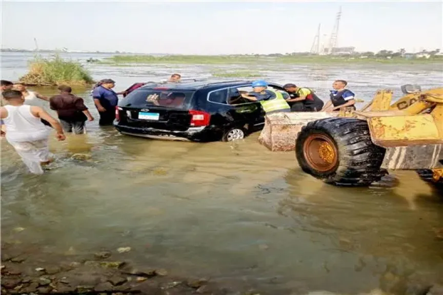 مصرع 4 أشخاص غرقا في حادث سقوط سيارة من أعلى معدية النيل ببني سويف