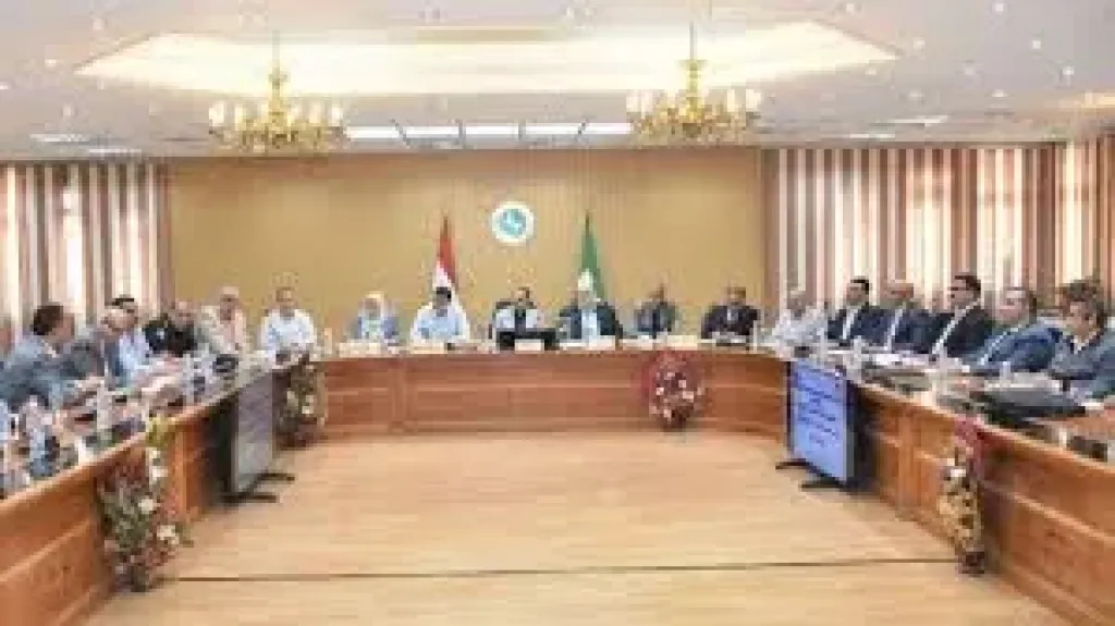 محافظ الشرقية يترأس اجتماعًا لمجلس إدارة المناطق الصناعية واللجنة العليا للاستثمار