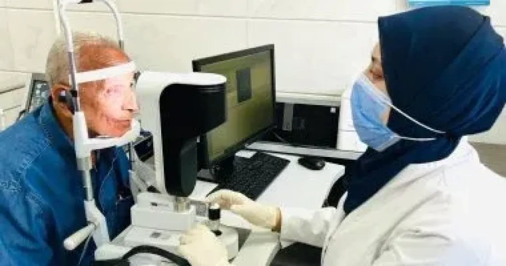 طول النظر الشيخوخي.. الأعراض وطرق الوقاية