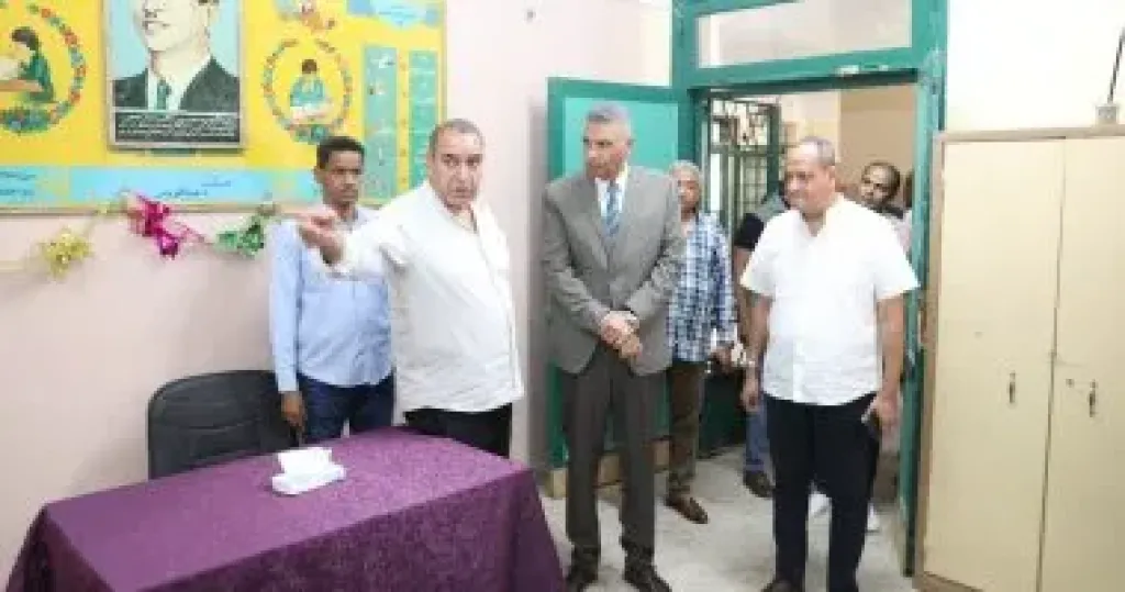 محافظ أسوان يشدد على تحقيق الجاهزية الكاملة للجان الانتخابية