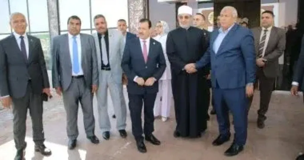 محافظ الوادى الجديد ومفتى الجمهورية يتفقدان مجمع المصالح الحكومية للخدمات الذكية