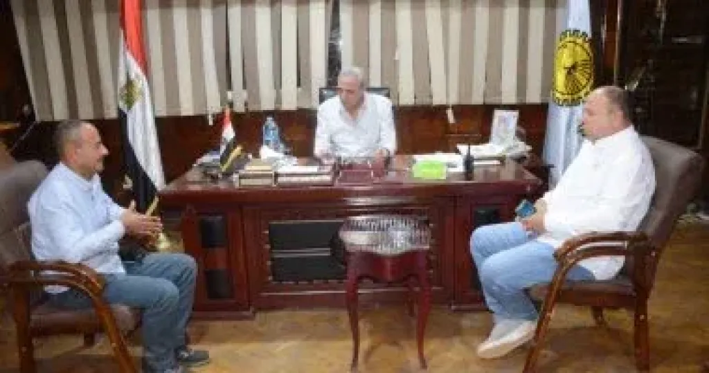 محافظ الغربية يعقد اجتماعا عقب جولته بالمحلة وتكليفات مشددة لرؤساء الأحياء