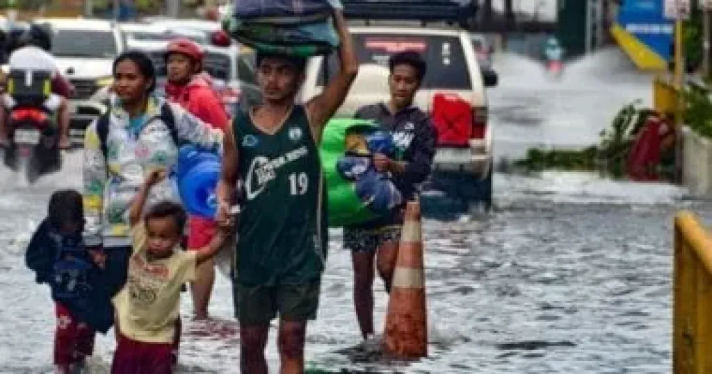 مصرع شخصين جراء إعصار فونج وونج بالفلبين وإجلاء أكثر من 1.4 مليون شخص