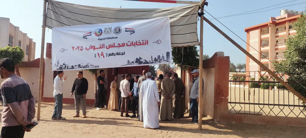 127 لجنة ومركزا انتخابيا بدأت فى استقبال الناخبين بمطروح