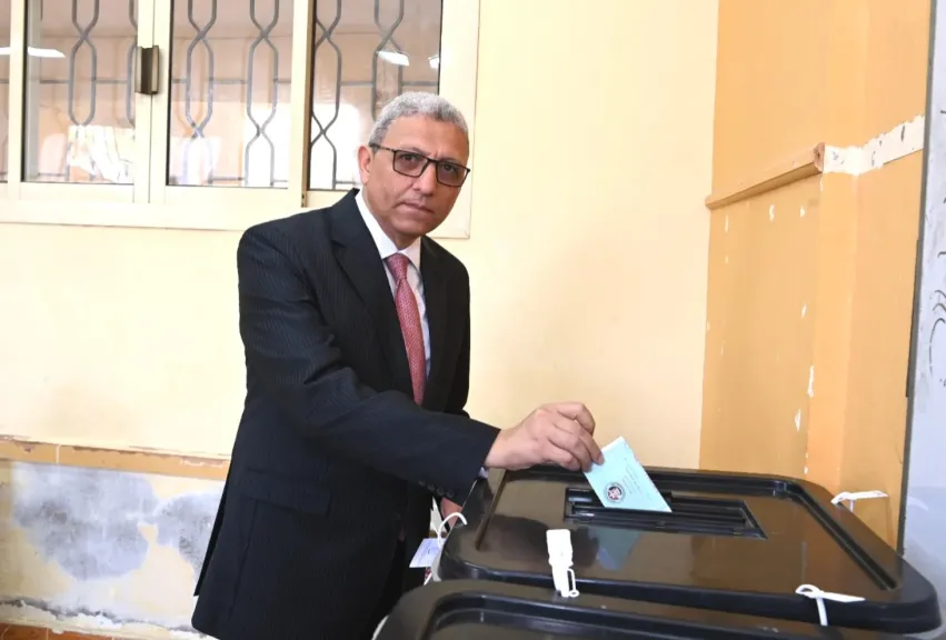 وكيل أول مجلس النواب يدلي بصوته في انتخابات مجلس النواب بالجيزة