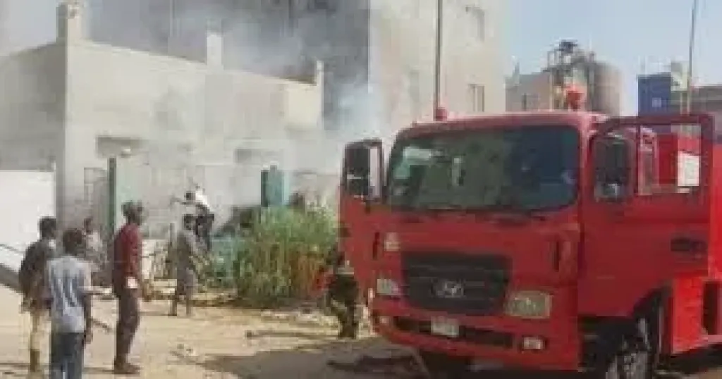 10 سيارات إطفاء للسيطرة على حريق مصنع بمدينة السادات ومحافظ المنوفية ينتقل لموقع الحادث