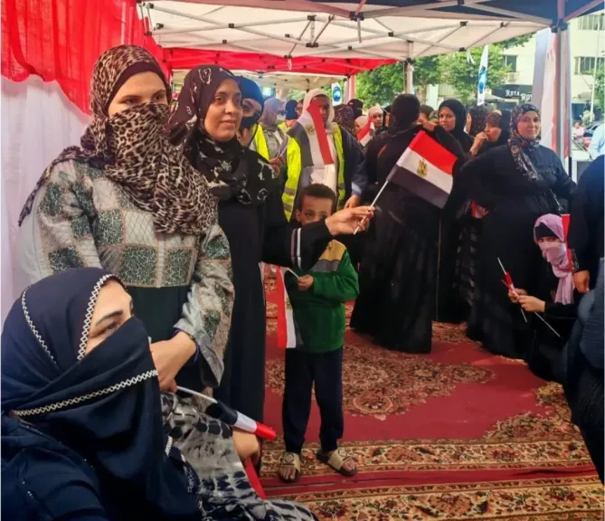 تصدر السيدات.. كوم حمادة تشهد توافد المواطنين في انتخابات النواب 2025