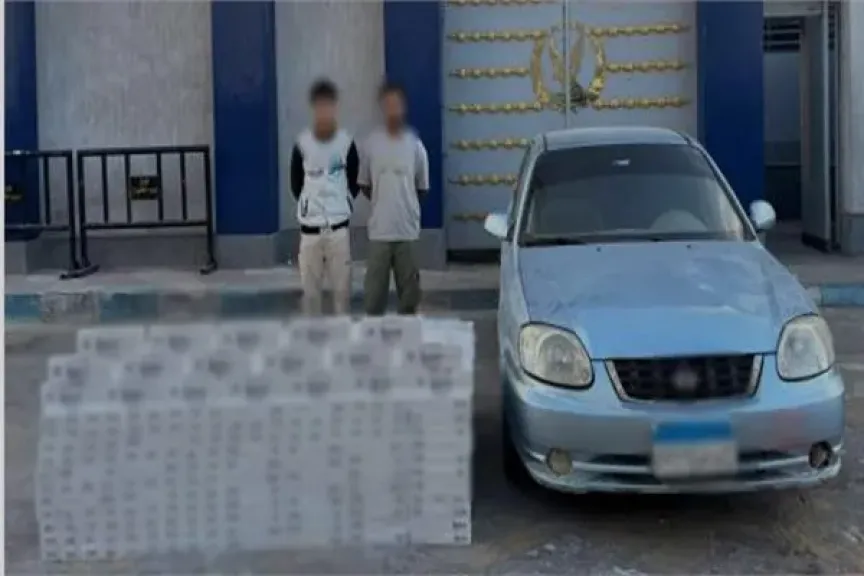 القبض على عاطلين بحوزتهما 12 ألف عبوة سجائر مهربة بمطروح