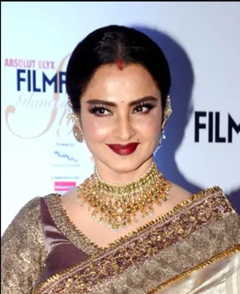 أيقونة السينما الهندية ”ريخا” تتألق في مهرجان البحر الأحمر بعرض ”أومراو جان” المرمم