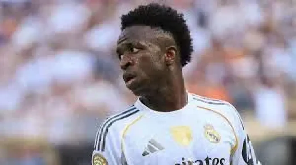 ريال مدريد يحدد سعر فينيسيوس بعد أزمته مع ألونسو