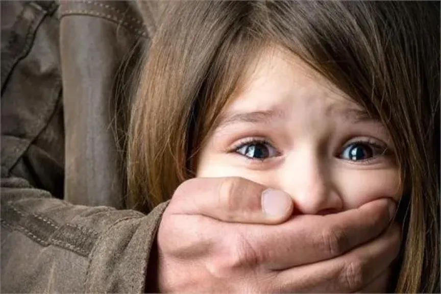 تأجيل محاكمة مدرس هتك عرض طالبة داخل مدرسة بالنزهة