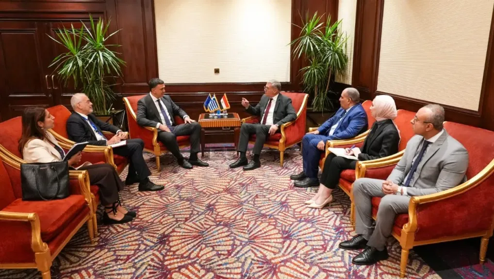 وزير البترول يبحث مع وزير الشؤون البحرية اليوناني التعاون في البنية التحتية للطاقة ونقل الغاز إلى أوروبا