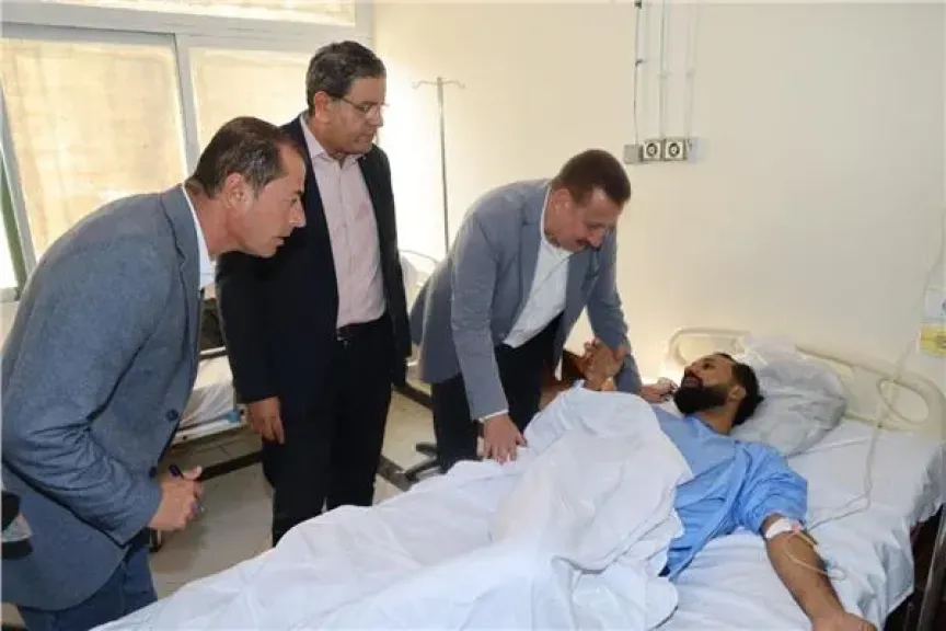 محافظ المنوفية يزور مصابى حريق مصنع السادات للإطمئنان على حالتهم الصحية