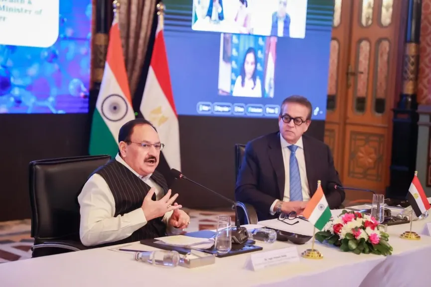 وزير الصحة يشارك نظيره الهندي في مائدة مستديرة لبحث سبل التعاون في توطين صناعة الدواء واللقاحات