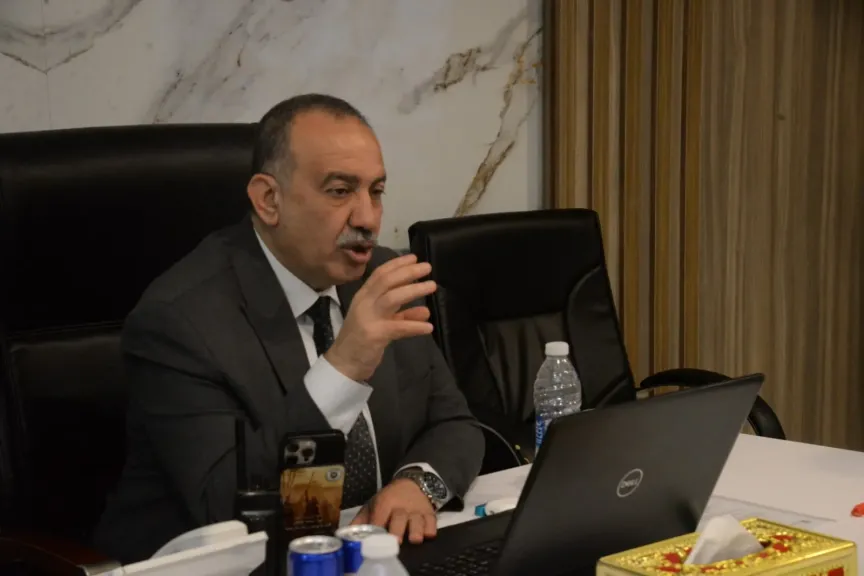 محافظ أسيوط يتابع من مركز السيطرة سير العملية الانتخابية في اليوم الثاني