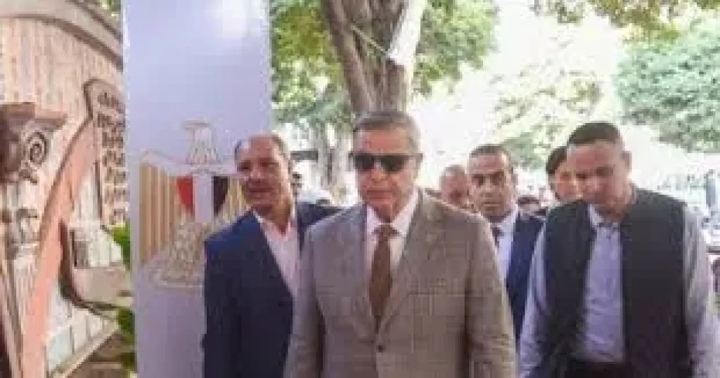 محافظ الإسكندرية يواصل متابعة انتخابات مجلس النواب من مركز العمليات الرئيسي