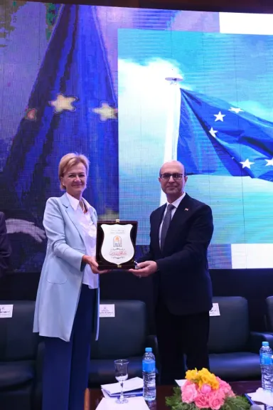 محافظ أسيوط يستقبل سفيرة الاتحاد الأوروبي لبحث آفاق التعاون المشترك