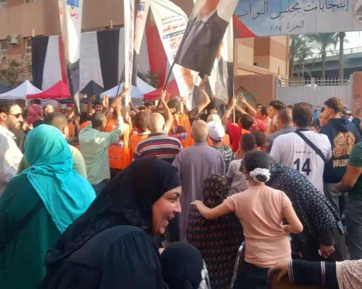 إقبال كثيف على  لجان الاقتراع بمختلف دوائر الجيزة فى اليوم الثاني للانتخابات البرلمانية|صور