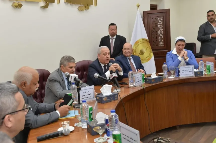 بحضور ”الشوربجي” وقيادات المؤسسات الصحفية.. الفريق أسامة ربيع في ندوة بـ”الوطنية للصحافة”: لا بديل لقناة السويس