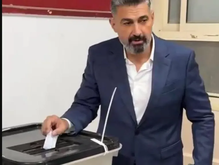 النائب ياسر جلال يدلي بصوته  في اننتخابات النواب.. ويدعو المواطنين للمشاركة|صور