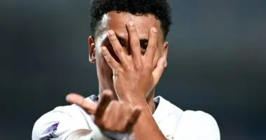 والد بيزيرا يوضح سبب عدم مصافحة نجله المسئولين على منصة جوائز السوبر