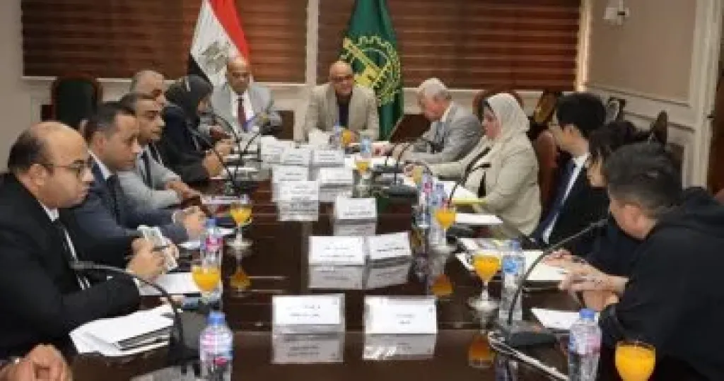 القليوبية تبحث آليات تنفيذ مشروع تحويل النفايات إلى طاقة كهربائية