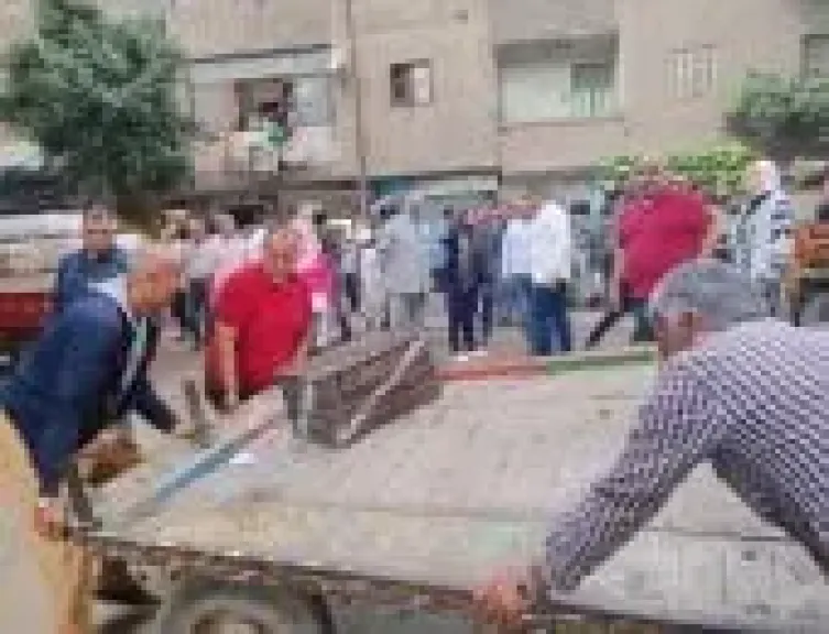 مصادرة 12 عربة كارو ورفع 20 طن مخلفات بحملة مكبرة بشرق شبرا الخيمة