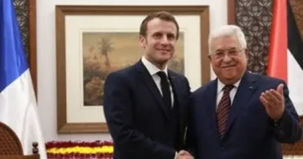 ماكرون وعباس يعلنان تشكيل لجنة لصياغة دستور دولة فلسطين