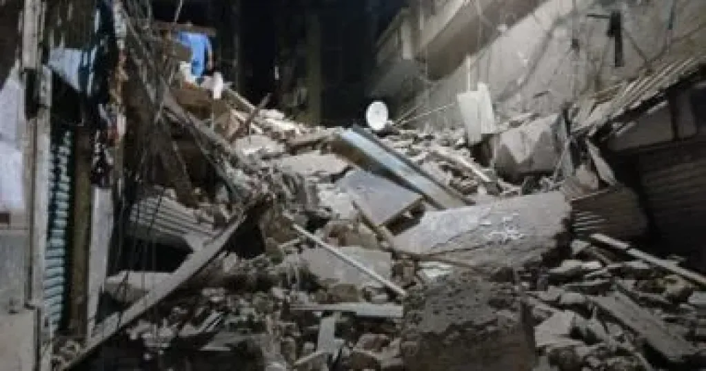 العناية الإلهية تنقذ 4 آسر من انهيار عقار الجمرك بالإسكندرية