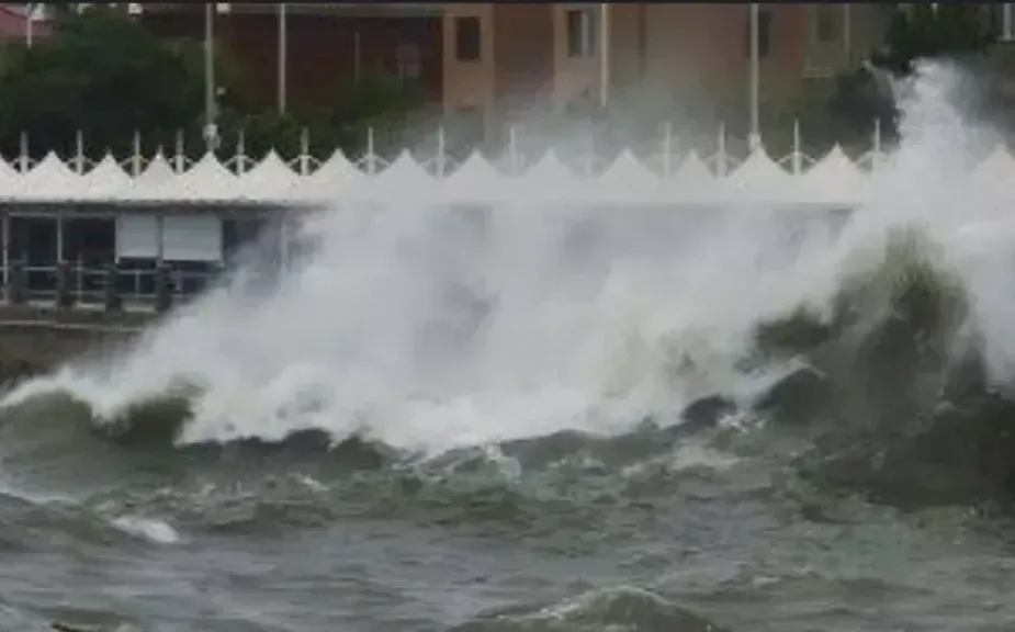 أمطار غزيرة تغلق موانئ الصيد وتوقف الملاحة في مطروح والساحل الشمالي