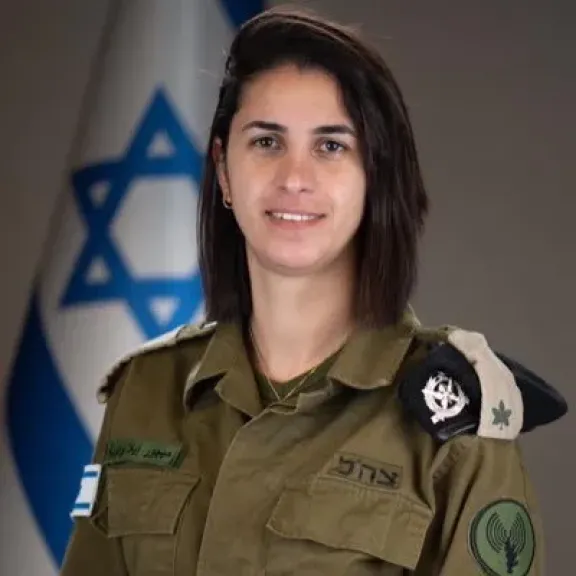 الكابتن إيلا.. من هى العربية المرشحة لخلافة أفيخاى بالجيش الإسرائيلى؟
