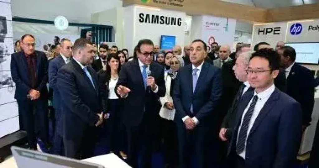 رئيس الوزراء يتفقد معرض سمارت ديجيتال هيلث جيت