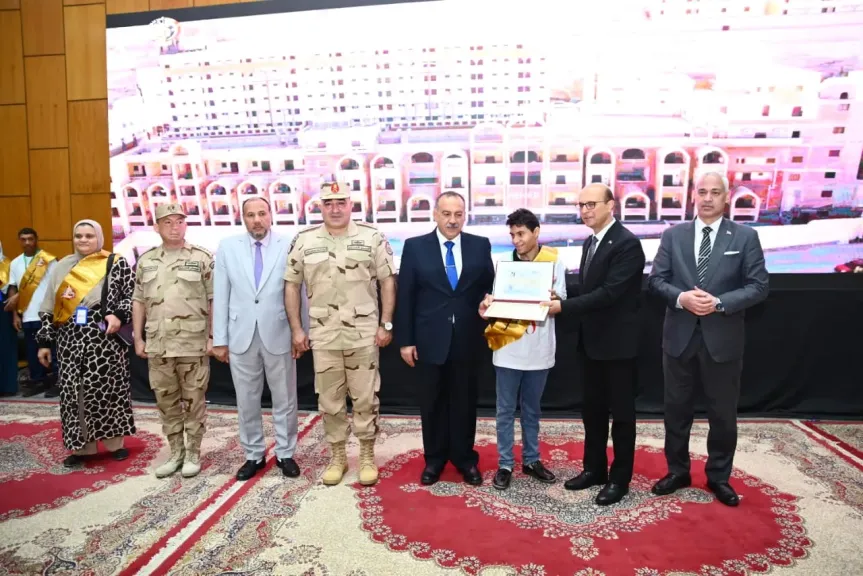 المنشاوي ومحافظ أسيوط ومدير إدارة التجنيد والتعبئة يشهدون احتفالية