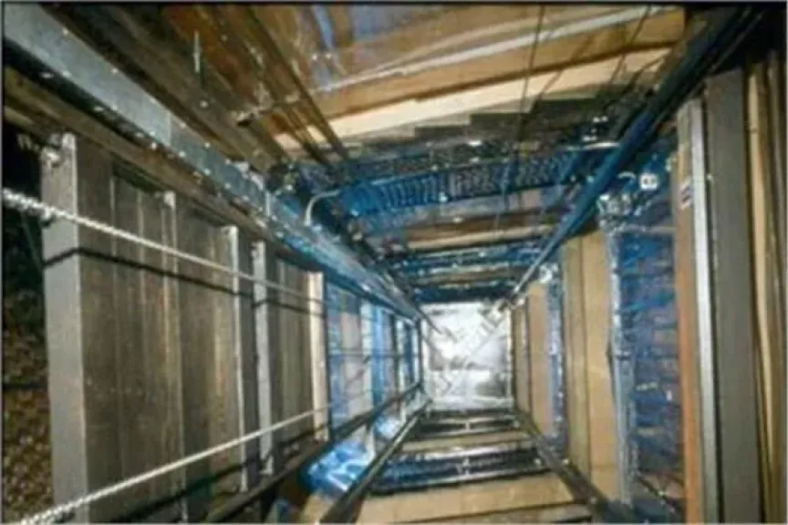 مصرع شخص سقط في بئر مصعد بضائع داخل مول بالعاشر من رمضان