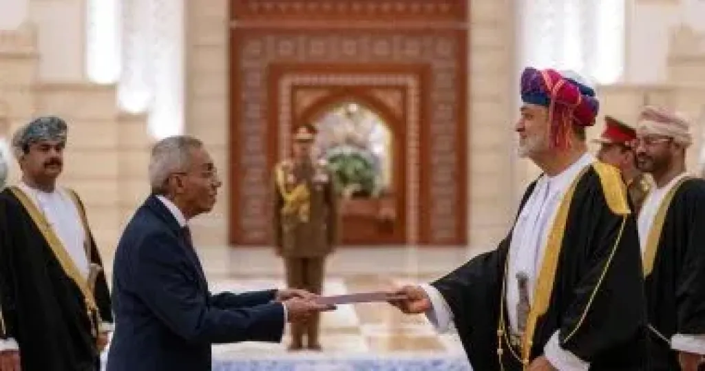 السفير المصرى بمسقط يقدم أوراق اعتماده إلى سلطان عُمان