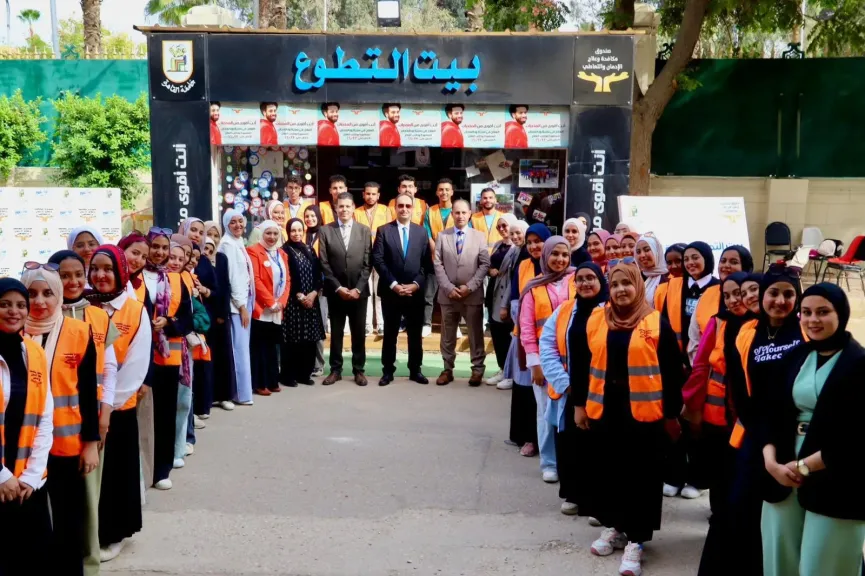 مدير صندوق مكافحة الإدمان يزور ”بيت التطوع” بجامعة القاهرة ويلتقي المتطوعين