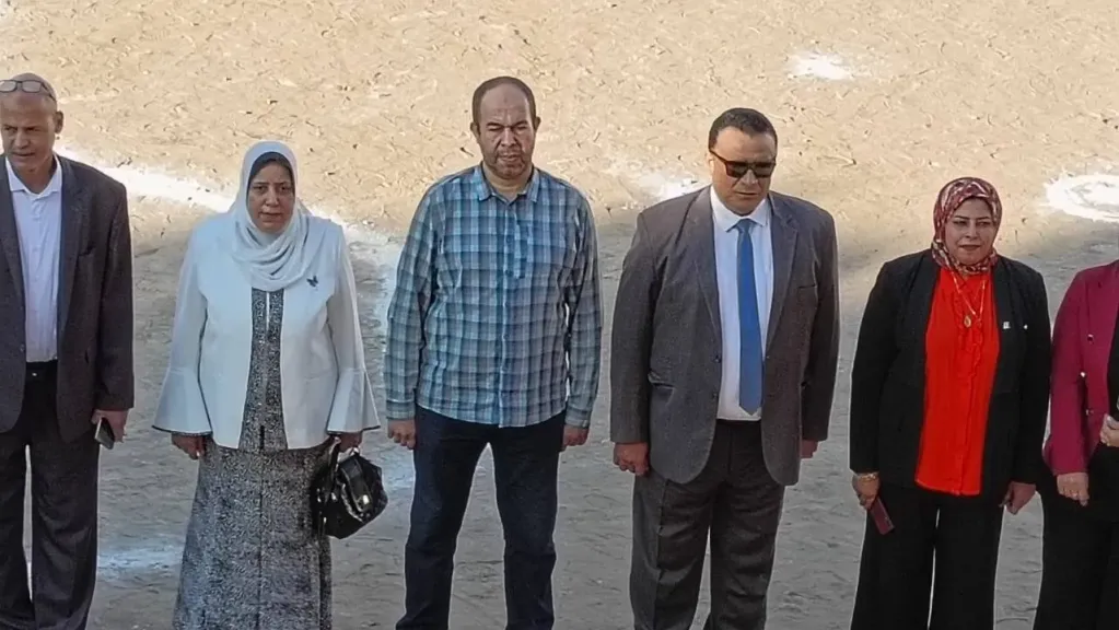 تعليم الشرقية:مديرعام فاقوس التعليمية يزور مدرسة الصنايع بنات.