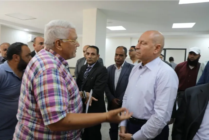 جولة لمحافظ القاهرة بالمركز التكنولوجي بشق الثعبان..ويوجه بتقديم تسهيلات للمستثمرين لتقنين اوضاعهم