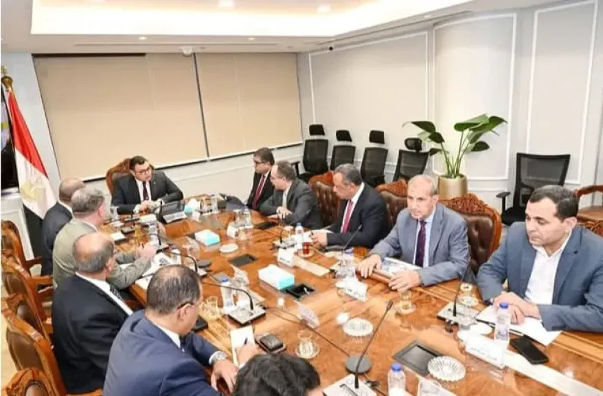 وزير الإسكان يتابع المشروعات التي تنفذها المقاولون العرب ضمن المبادرة الرئاسية ”حياة كريمة”