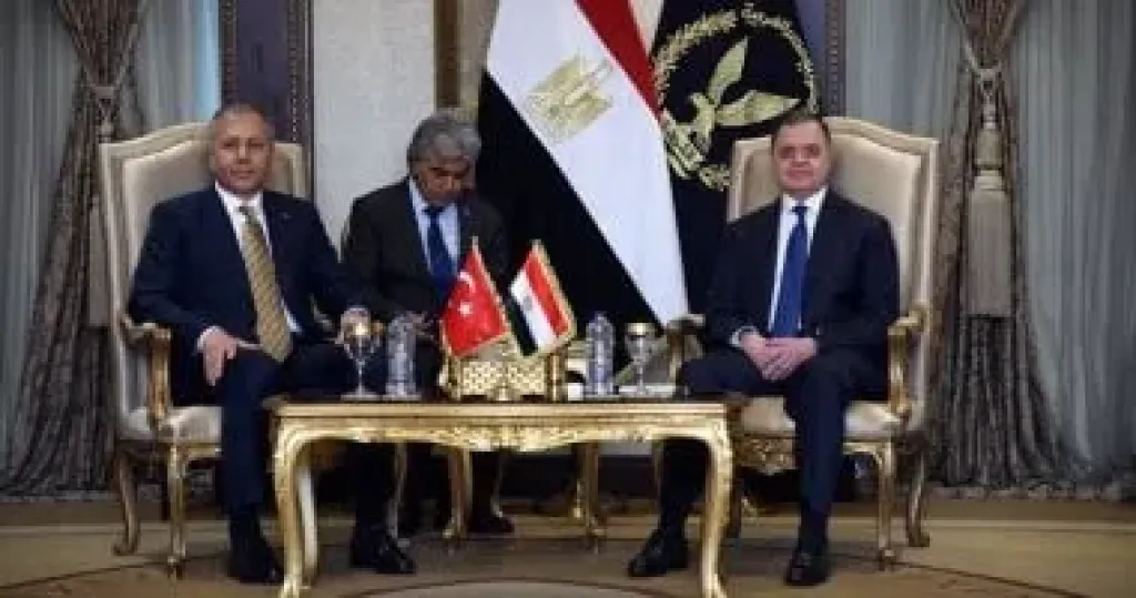 وزيرا داخلية مصر وتركيا يبحثان تعزيز التعاون الأمني ومكافحة الجريمة العابرة للحدود