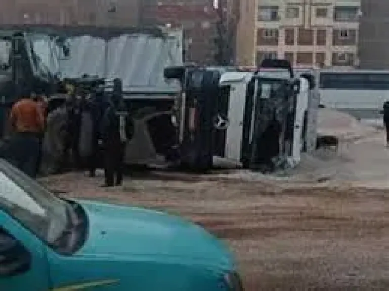 إصابة سائق في انقلاب سيارة بالقليوبية