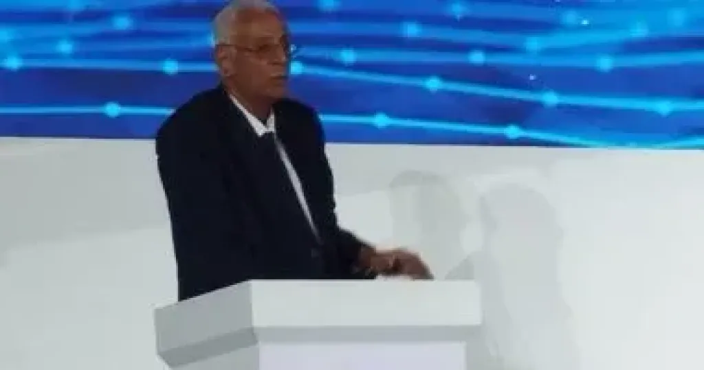 حسام موافى: تناول برتقالة قبل الغداء ينقذ حياتك والإفراط فى الطعام كارثة