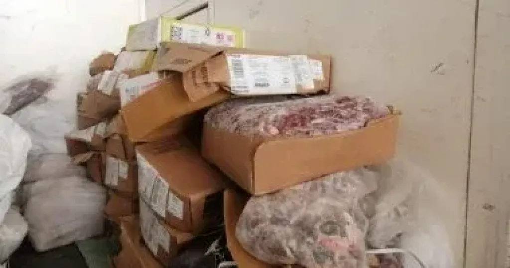 ضبط لحوم ودواجن ومواد دهنية تعاد تدويرها بمصانع اللحوم الجاهزة بشبرا